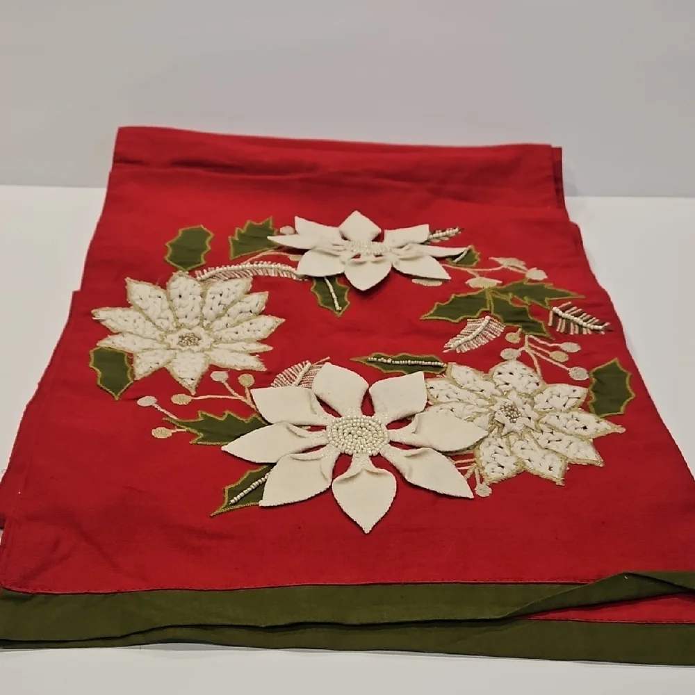Pier 1 Red and Cream Holiday Runner